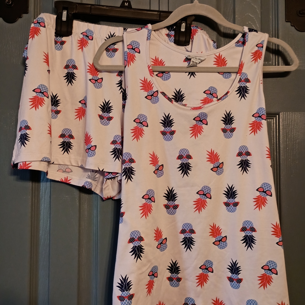 Pineapple Print Women's Pajama Set FITS LIKE XL